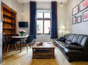 CracWoW Market Squere Apartment